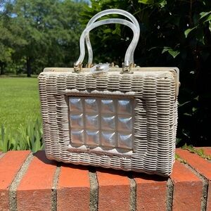 Elegant Vintage Cream and White Woven Handbag with Pearl Accents